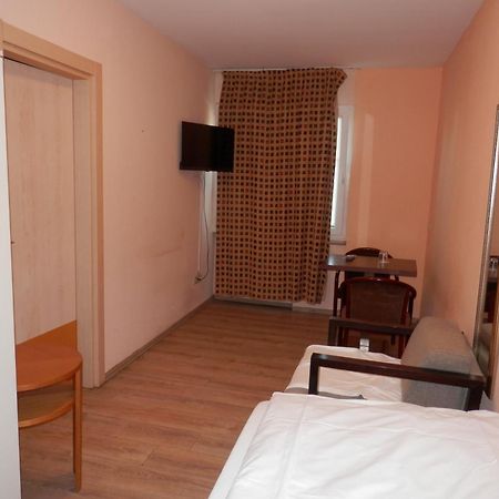 Relax Hotel-Ludwigshafen Esterno foto