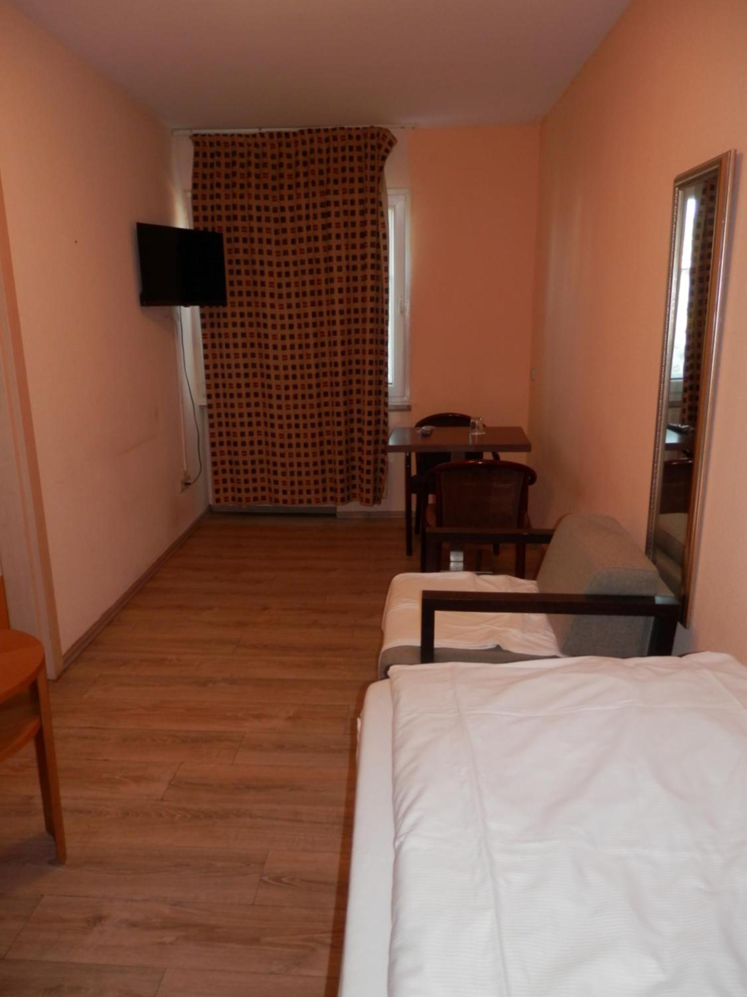 Relax Hotel-Ludwigshafen Esterno foto