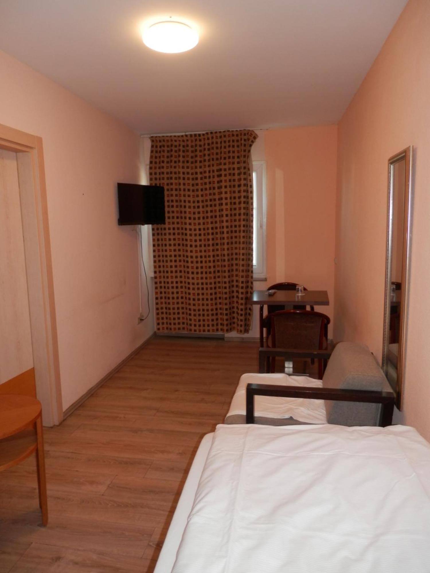 Relax Hotel-Ludwigshafen Esterno foto