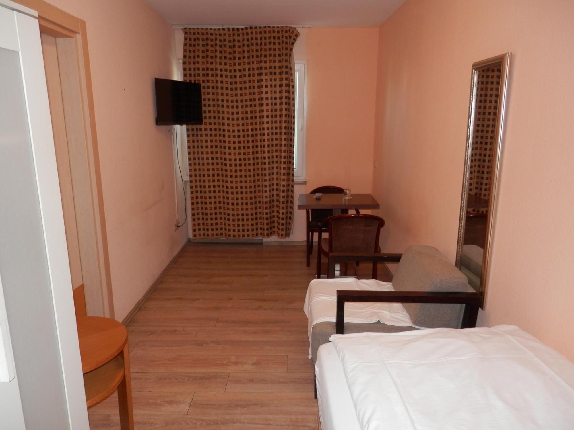 Relax Hotel-Ludwigshafen Esterno foto